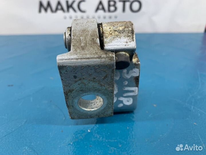 Б/У петля двери задний правый Audi A6 С5 ALF 2.4