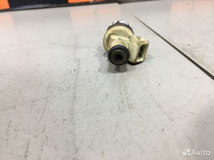 Топливная форсунка Volkswagen Jetta 2