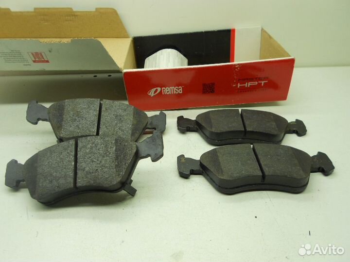 Toyota Avensis T220 Колодки Передние комплект