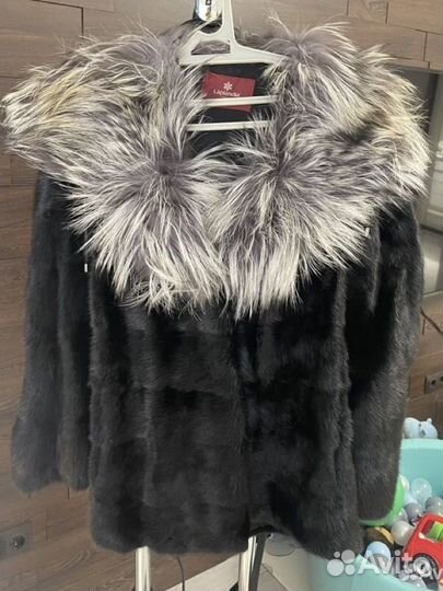 Норковая шуба с капюшоном чернобуркой 42