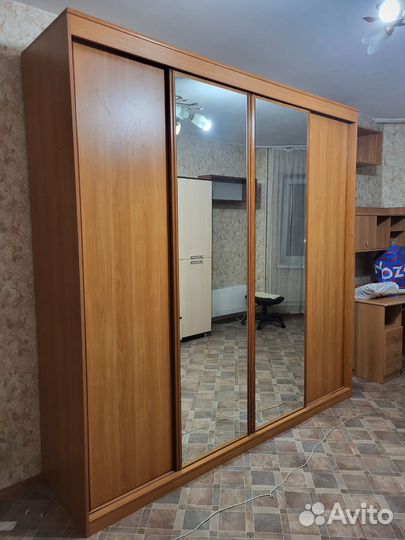 Шкаф купе с зеркалом