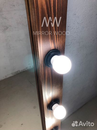 Гримерное зеркало с лампочками