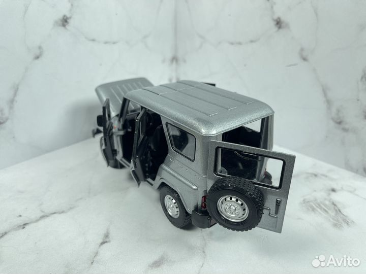 Модель машины металлическая УАЗ 469 Светло-Серая 1