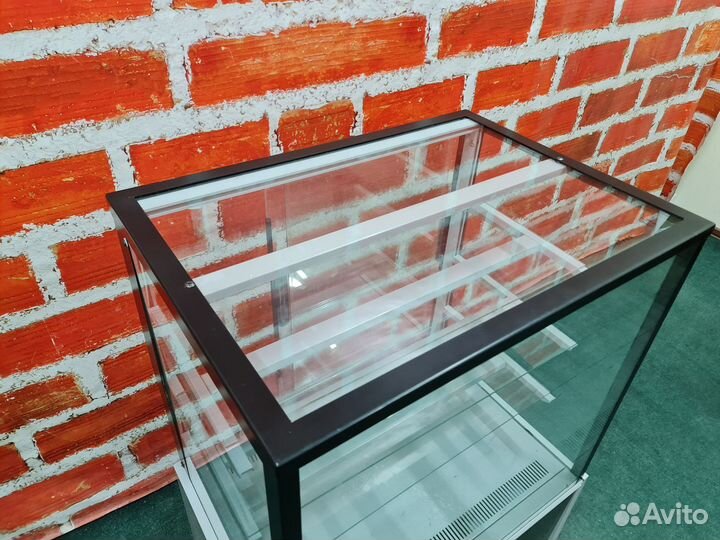 Кондитерская витрина