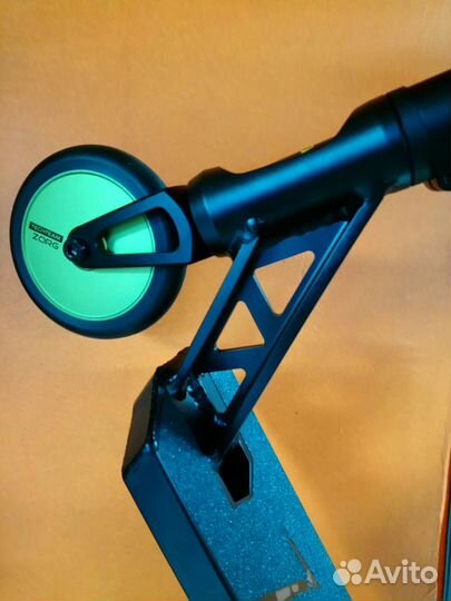 Самокат трюковой Zorg 21 черно зеленый