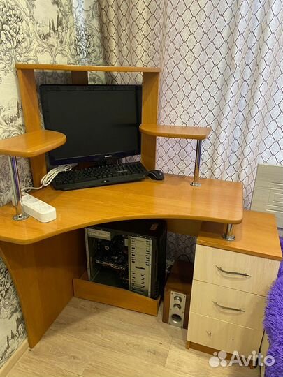 Компьютерный стол
