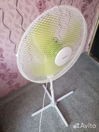 Вентилятор напольный с изменемым углом обдува