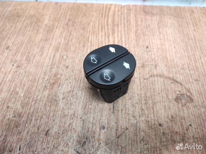 Кнопка стеклоподъемника Ford Fiesta 2001-2007