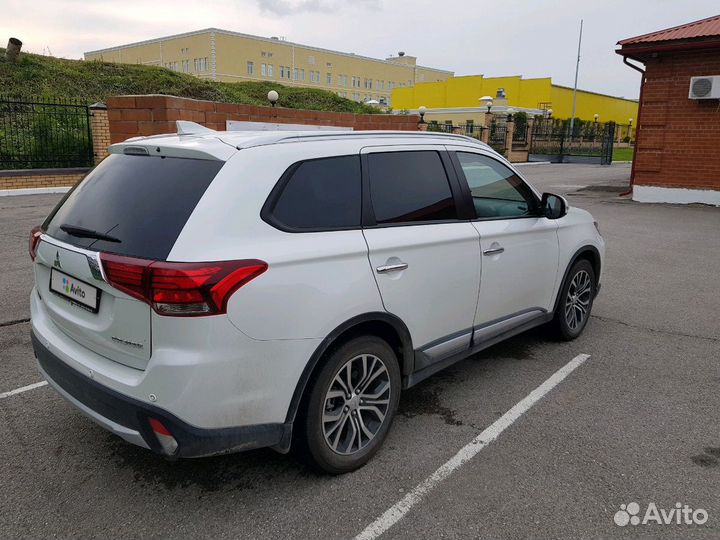 Mitsubishi Outlander 2.4 CVT, 2018, 100 000 км