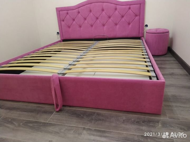Кровать