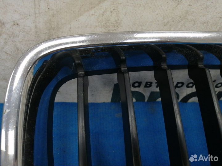 Решетка радиатора правая 51137255412 BMW 3 серия