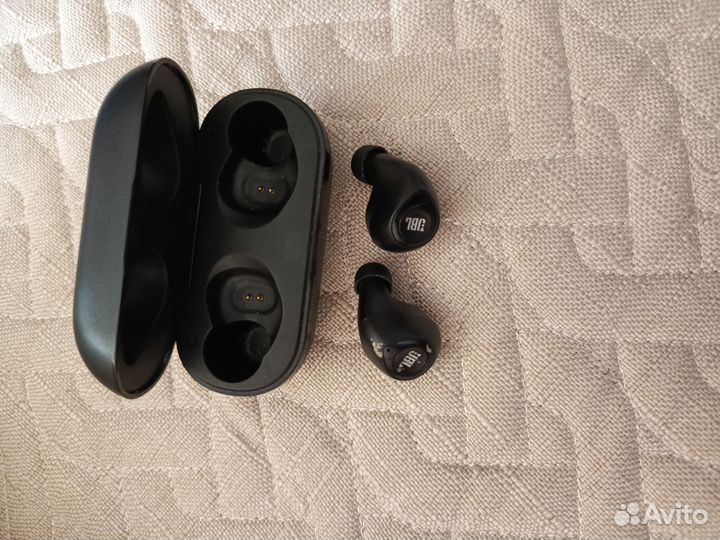 Беспроводные наушники jbl t100tws