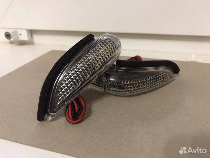 Вежливая подсветка в штатном повторителе Camry 50