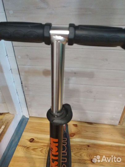 Самокат со светящимися колесами