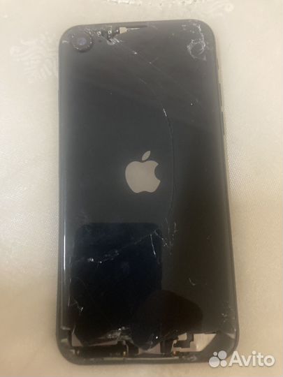 Телефон iPhone SE 2020