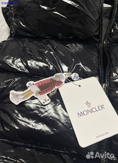 Глянцевая жилетка Moncler