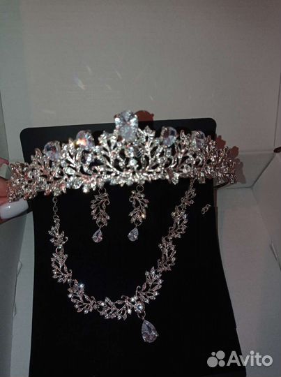 Диадема, серьги, ожерелье