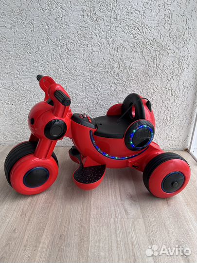 Детский электромобиль трёхколесный велосипед