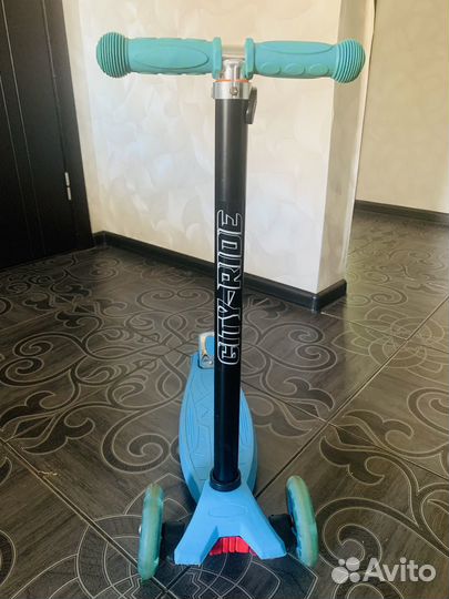 Самокат трехколесный