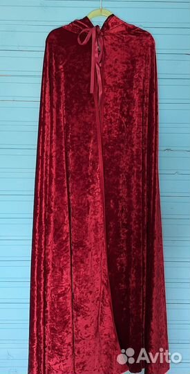 Красная бархатная мантия