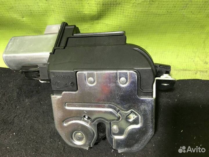 Замок крышки багажника с доводчиком Volkswagen