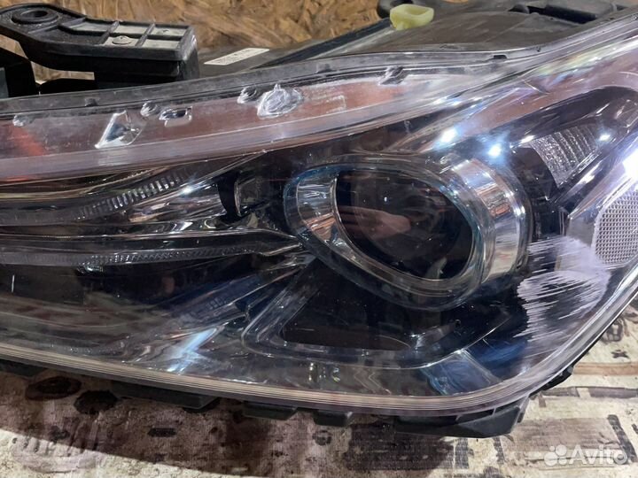 Левая фара Hyundai Genesis G70 2017-2021