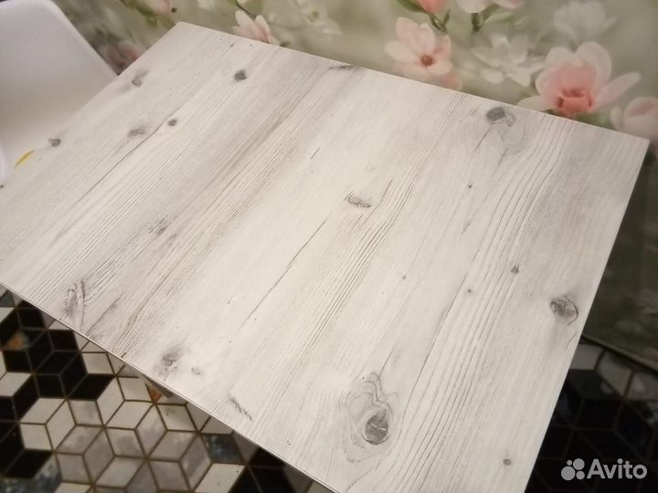 Кухонный стол