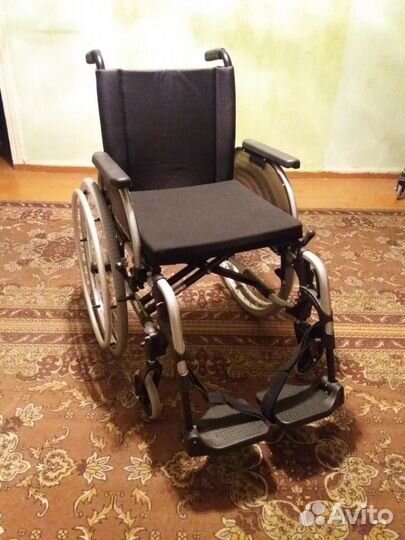 Кресло-коляска для инвалидов с ручным приводом