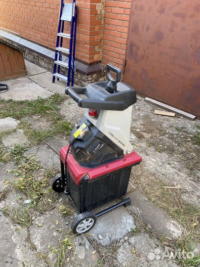 Зубр измельчитель садовый злёктрический