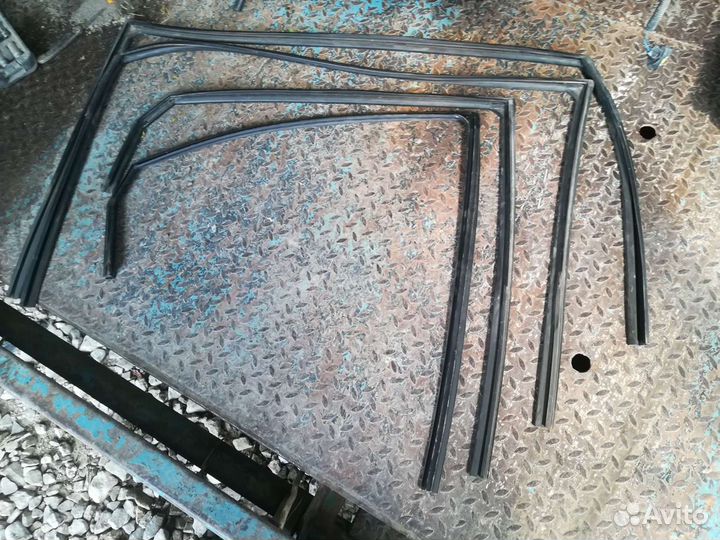 Уплотнители стекла двери Hyundai Solaris 1