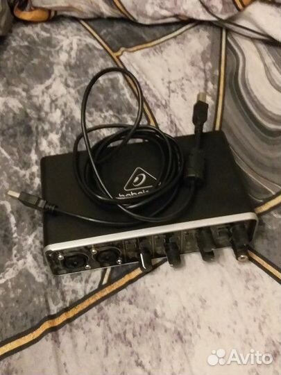 Звуковая карта Behringer umc 204hd