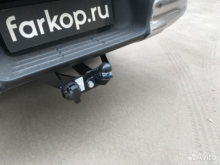 Фаркоп на Toyota Hilux