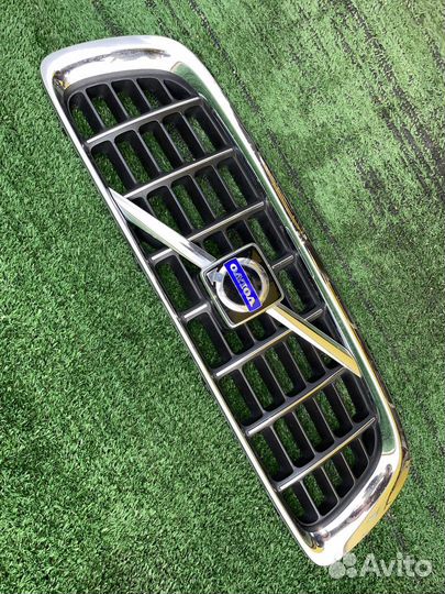 Решетка радиатора Volvo V70 BW 31255500