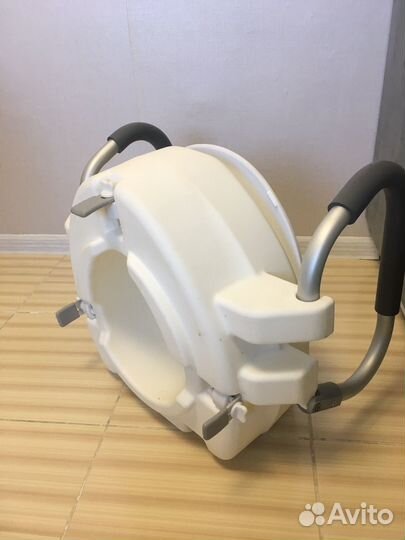 Насадка на унитаз для инвалидов