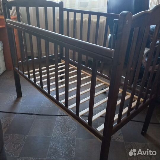 Детская кровать маятник