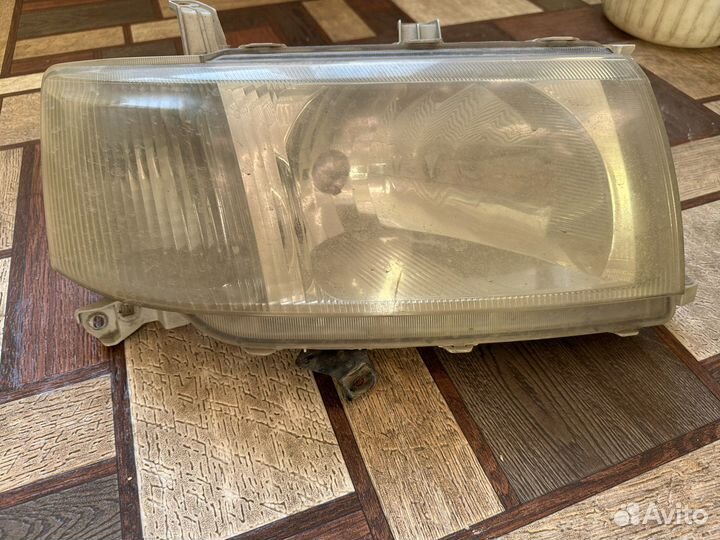 Правая фара toyota probox