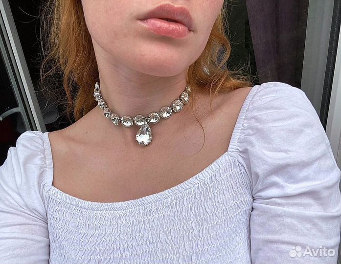 Ожерелье под шею с крупными стразами бижутерия