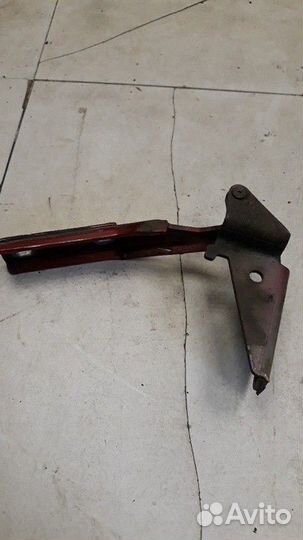 Петля капота левая LADA Priora