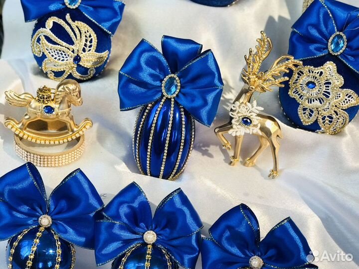 Шикарный набор новогодних шаров