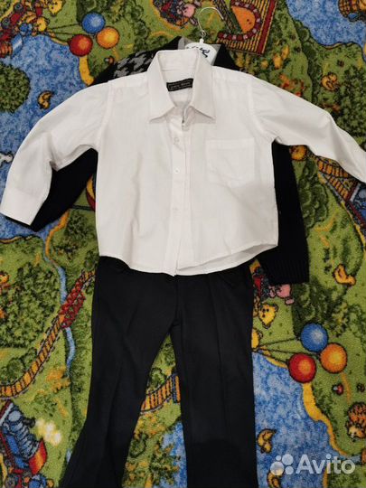 Рубашки, костюм нарядный и жилетка