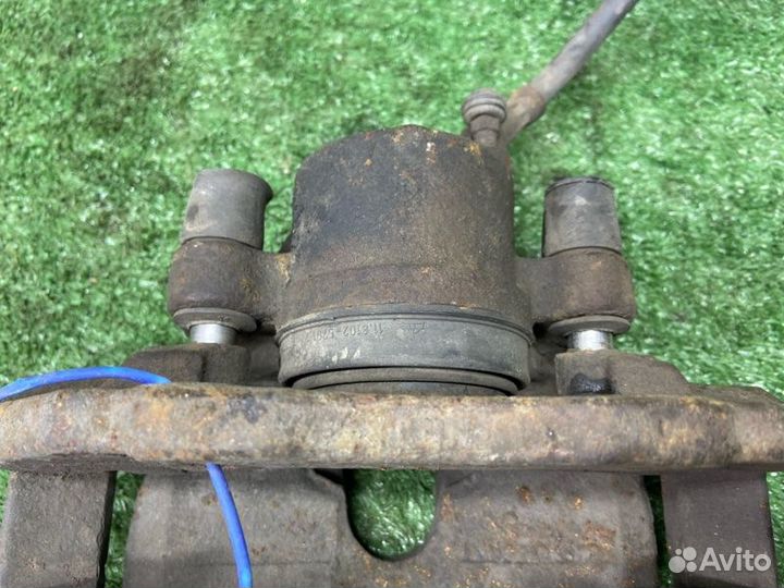 Тормозной суппорт передний правый Ford Focus 2