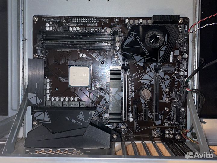Материнская плата Gigabyte с процессором AMD Ryzen