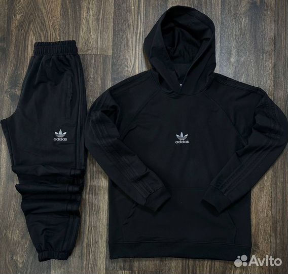 Спортивный костюм Adidas