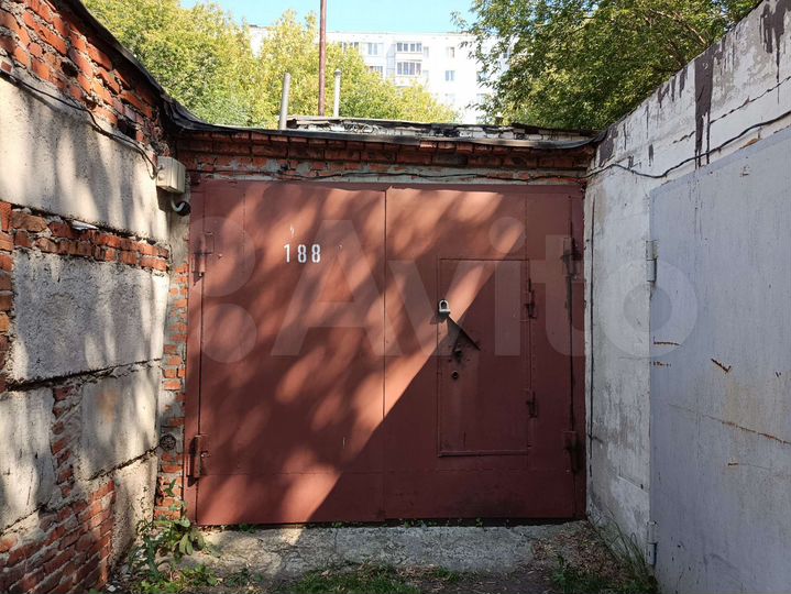 Гараж, > 30 м²