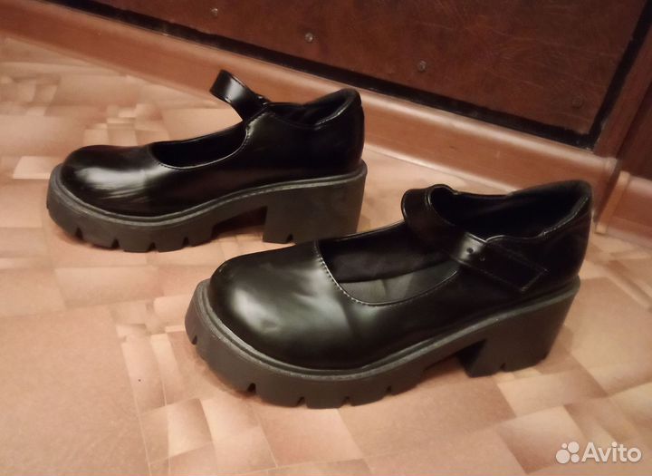 Туфли на платформе (лоферы) 37 размер б.у