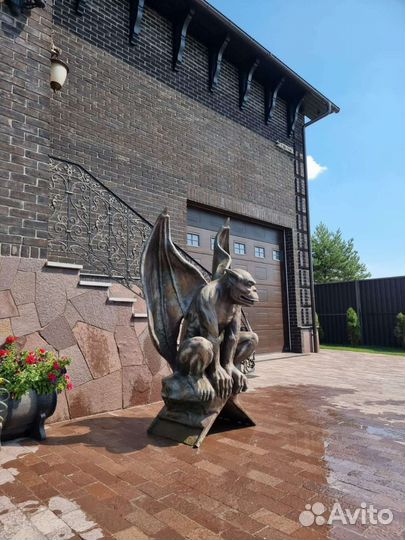 Горгулья-скульптура из композита