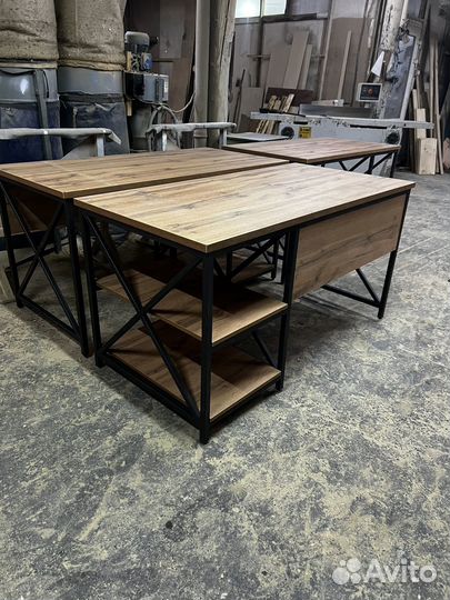 Письменный стол