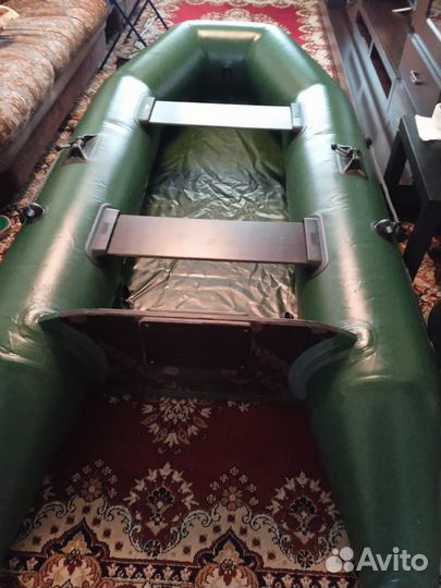 Лодка вместе с мотром