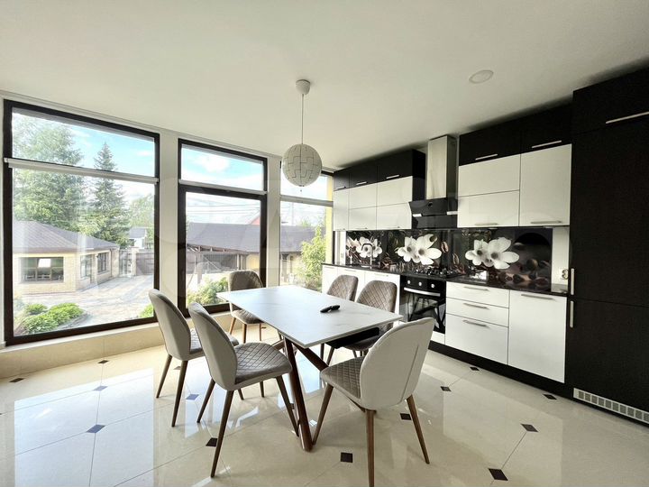 Дом 525 м² на участке 28 сот.