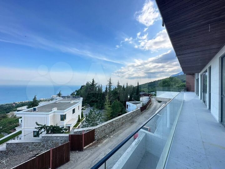 Дом 579,5 м² на участке 10,5 сот.